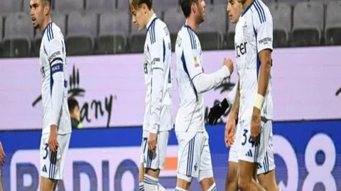 赵继伟晒亚预赛客场照，高诗岩搞笑互动